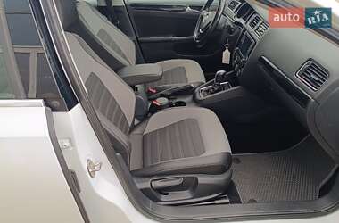Седан Volkswagen Jetta 2016 в 