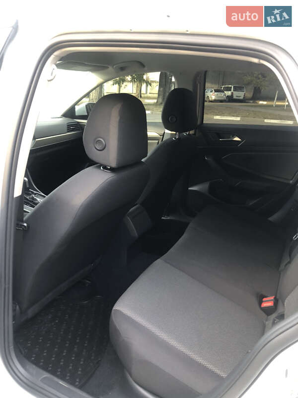 Седан Volkswagen Jetta 2019 в Запоріжжі