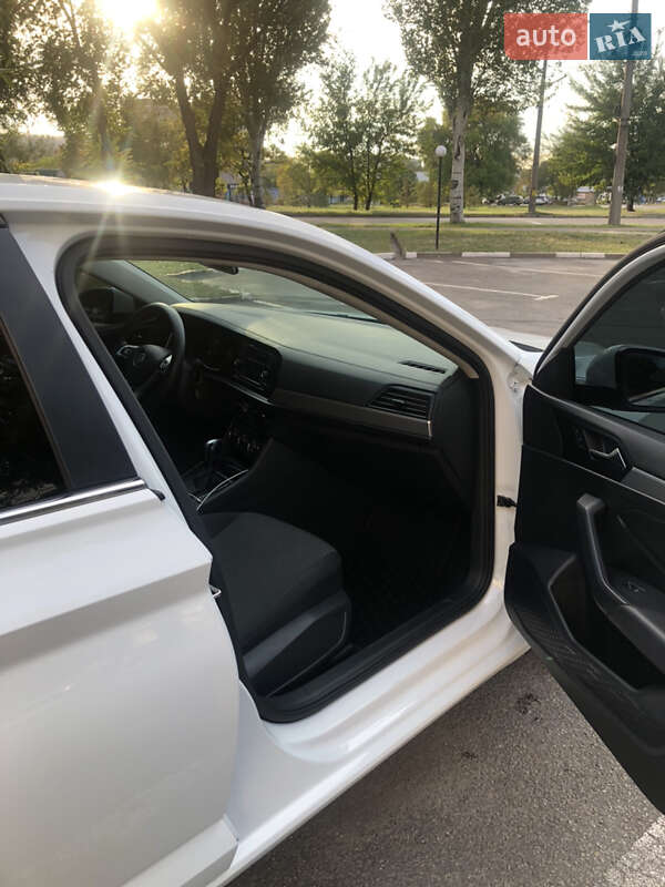 Седан Volkswagen Jetta 2019 в Запоріжжі