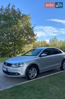 Седан Volkswagen Jetta 2012 в Львове
