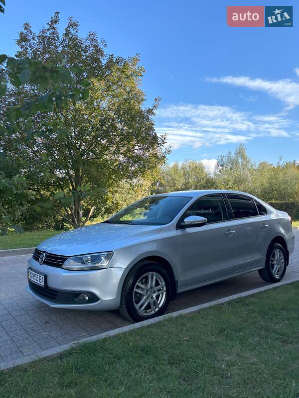 Седан Volkswagen Jetta 2012 в Львове