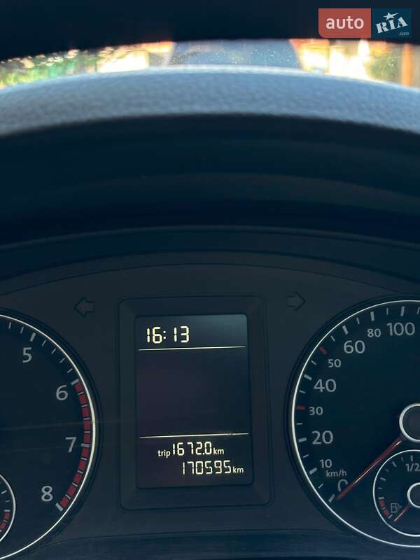 Седан Volkswagen Jetta 2012 в Львове