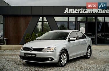 Седан Volkswagen Jetta 2012 в Чернівцях