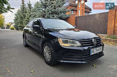 Седан Volkswagen Jetta 2015 в Дніпрі