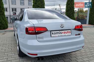 Седан Volkswagen Jetta 2017 в 