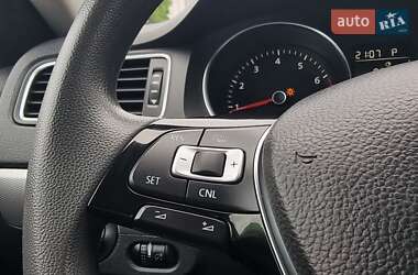 Седан Volkswagen Jetta 2017 в 