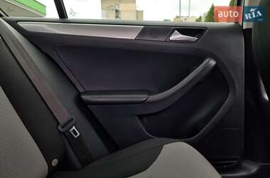 Седан Volkswagen Jetta 2017 в 
