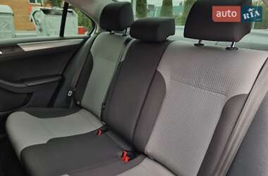 Седан Volkswagen Jetta 2017 в 