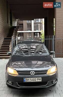 Седан Volkswagen Jetta 2011 в  фото 3 Седан Volkswagen Jetta 2011 в