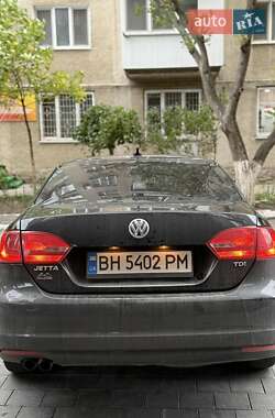 Седан Volkswagen Jetta 2011 в  фото 7 Седан Volkswagen Jetta 2011 в