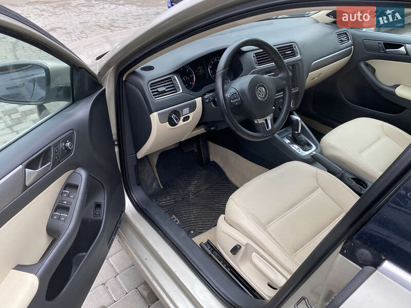 Volkswagen Jetta 2014