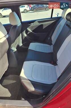 Седан Volkswagen Jetta 2015 в 