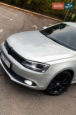 Седан Volkswagen Jetta 2012 в 