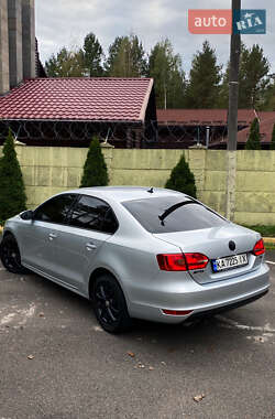 Седан Volkswagen Jetta 2012 в 