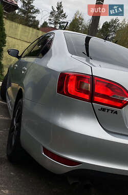 Седан Volkswagen Jetta 2012 в 