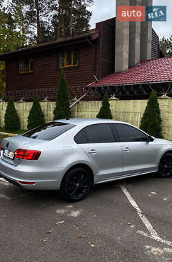 Седан Volkswagen Jetta 2012 в 