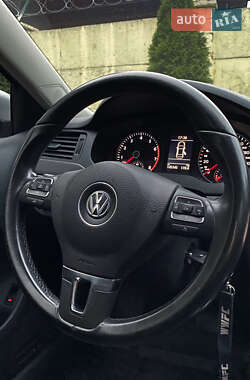 Седан Volkswagen Jetta 2012 в 