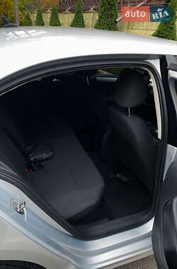 Седан Volkswagen Jetta 2012 в 