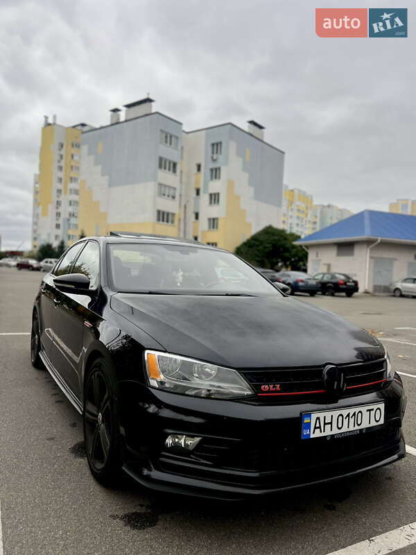 Седан Volkswagen Jetta 2016 в Києві