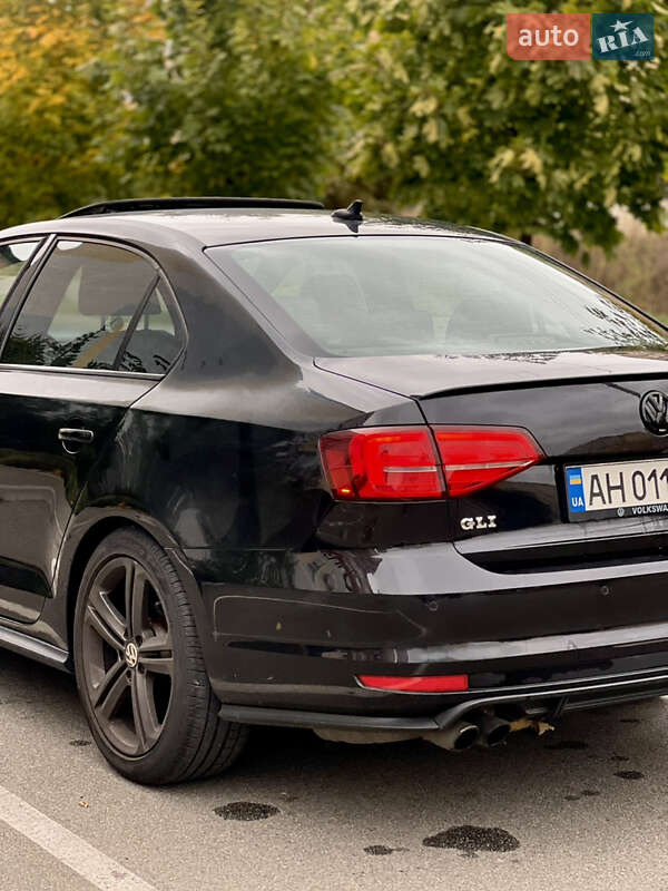 Седан Volkswagen Jetta 2016 в Києві