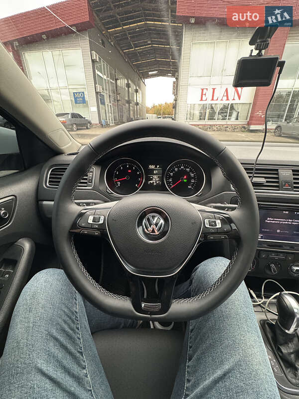 Седан Volkswagen Jetta 2016 в Харькове