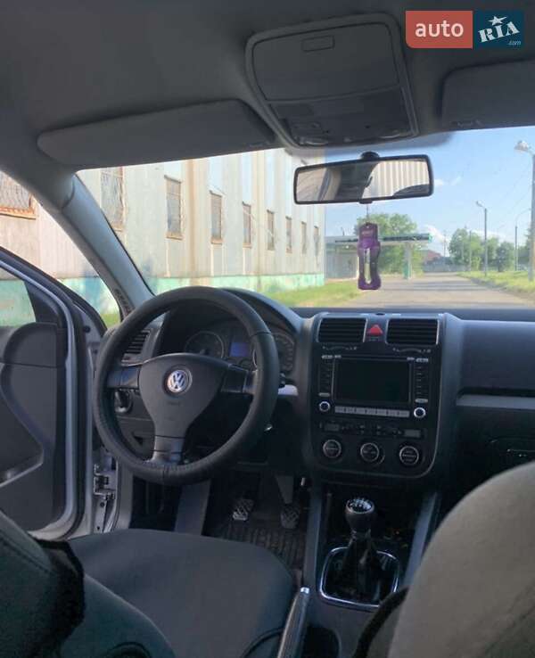 Седан Volkswagen Jetta 2005 в Мукачево