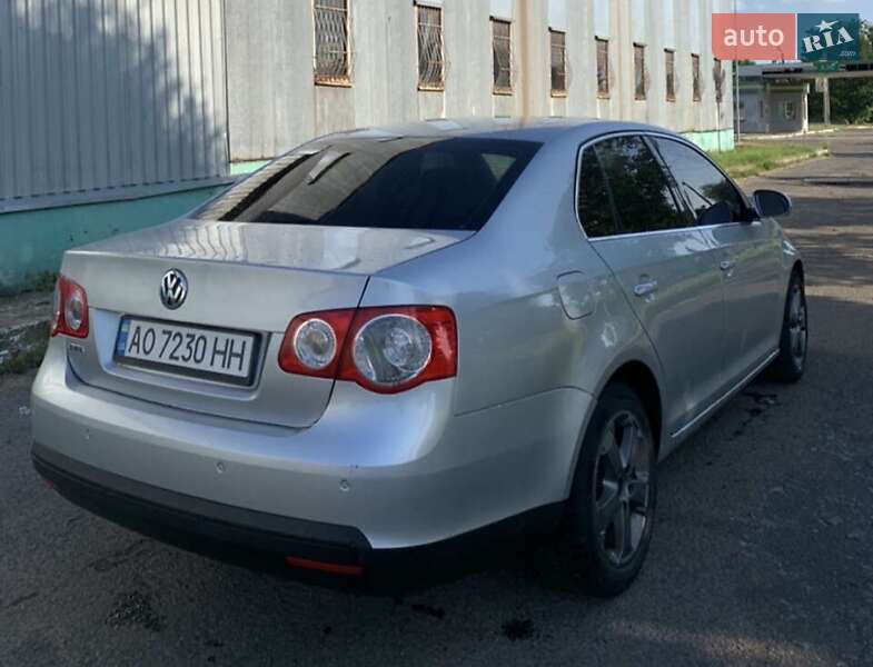 Седан Volkswagen Jetta 2005 в Мукачево
