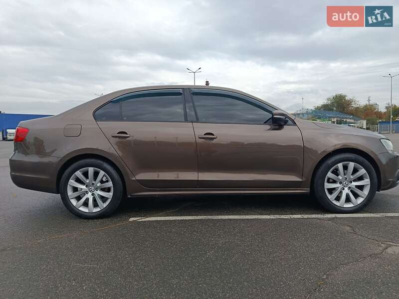 Седан Volkswagen Jetta 2011 в Днепре