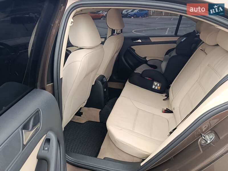 Седан Volkswagen Jetta 2011 в Днепре
