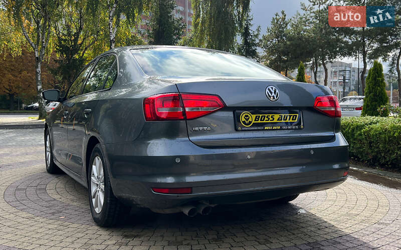 Седан Volkswagen Jetta 2015 в Львове