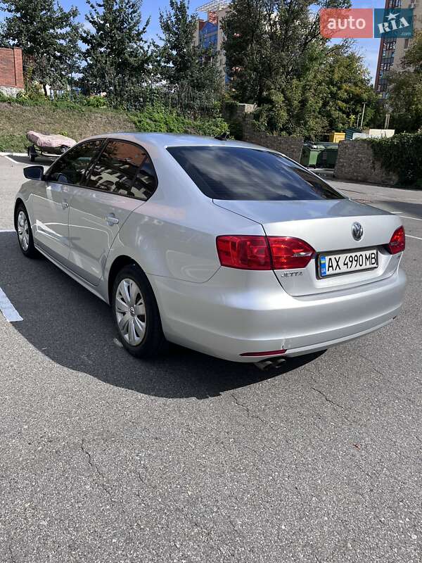 Седан Volkswagen Jetta 2013 в Харкові