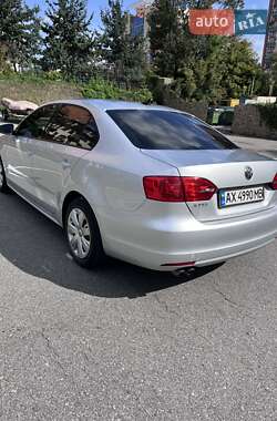 Седан Volkswagen Jetta 2013 в 
