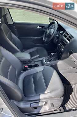 Седан Volkswagen Jetta 2013 в 