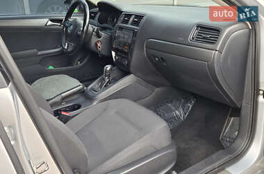 Седан Volkswagen Jetta 2012 в 