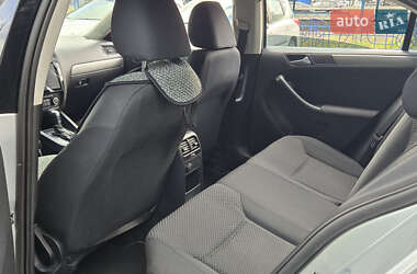 Седан Volkswagen Jetta 2012 в 
