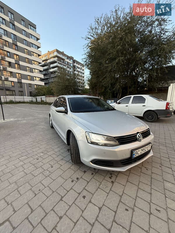 Седан Volkswagen Jetta 2012 в Львове