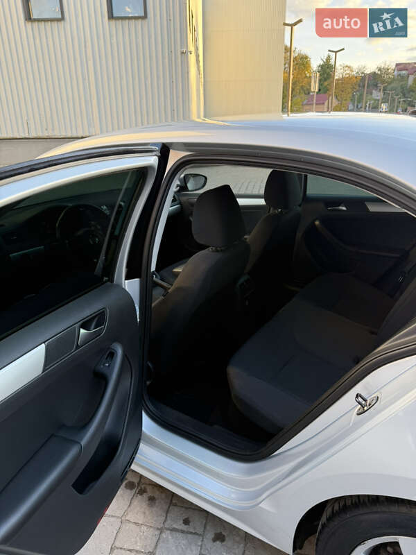Седан Volkswagen Jetta 2012 в Львове