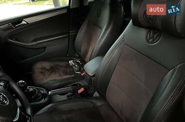Седан Volkswagen Jetta 2017 в 
