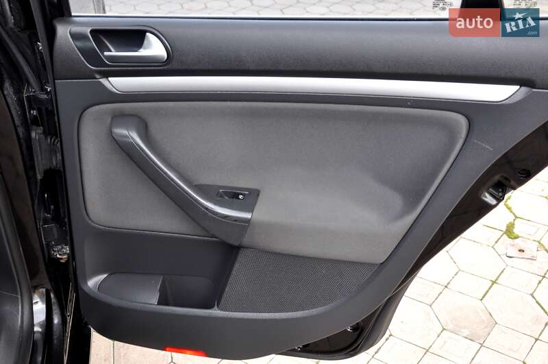 Седан Volkswagen Jetta 2006 в Львове