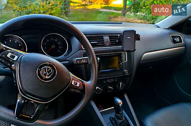 Седан Volkswagen Jetta 2017 в 