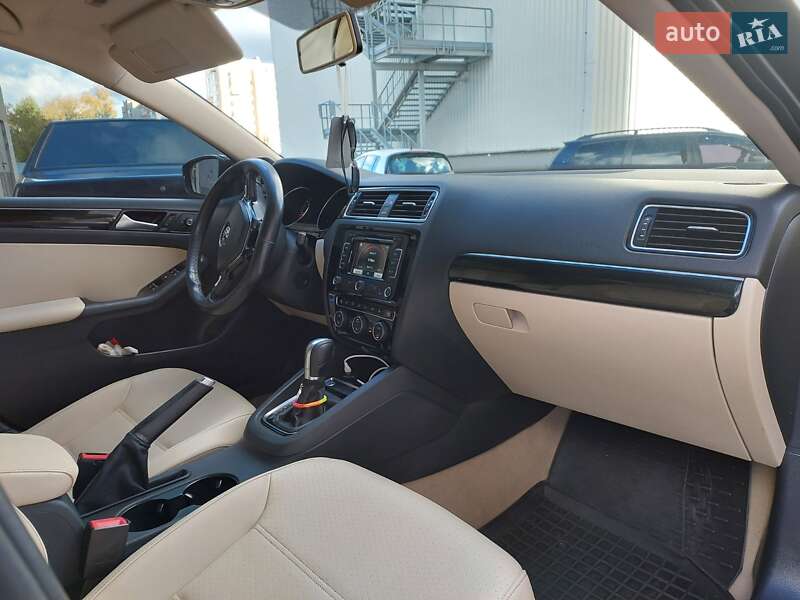 Седан Volkswagen Jetta 2015 в Дрогобыче