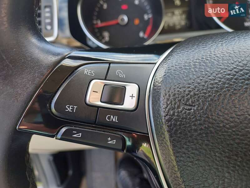 Седан Volkswagen Jetta 2015 в Дрогобыче