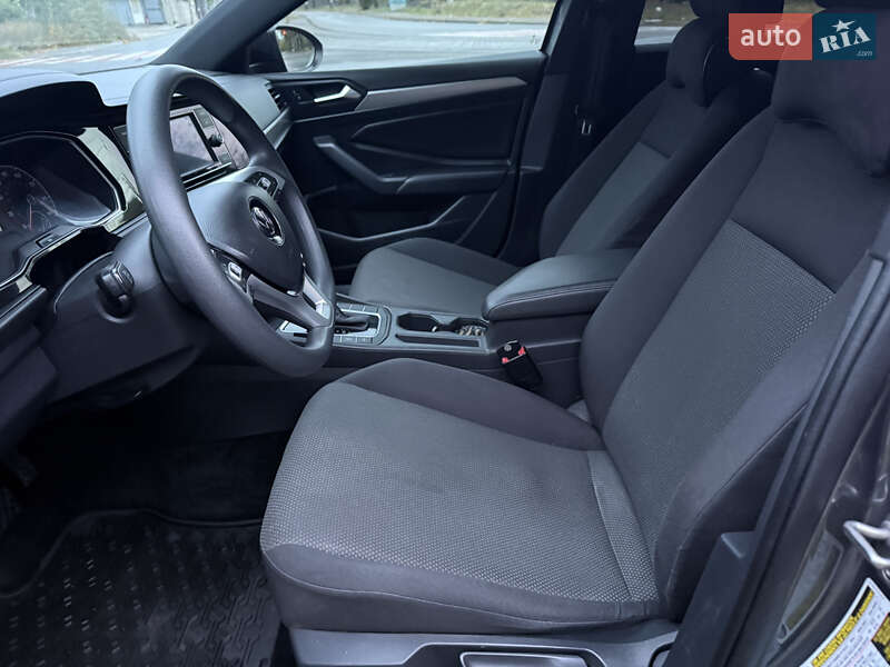 Седан Volkswagen Jetta 2019 в Запоріжжі