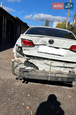 Седан Volkswagen Jetta 2015 в 