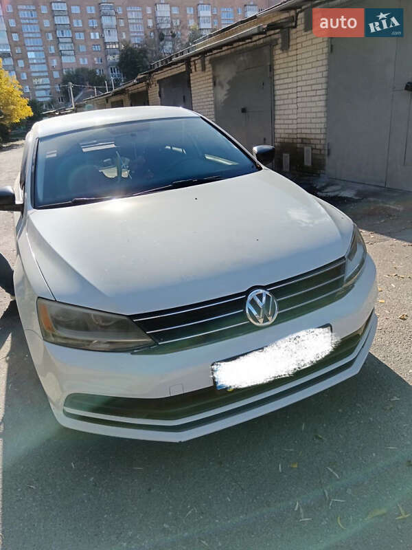 Седан Volkswagen Jetta 2015 в 
