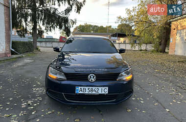 Седан Volkswagen Jetta 2013 в 