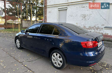 Седан Volkswagen Jetta 2013 в 