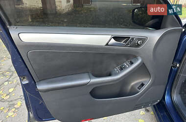 Седан Volkswagen Jetta 2013 в 