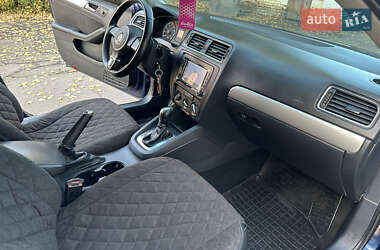 Седан Volkswagen Jetta 2013 в 