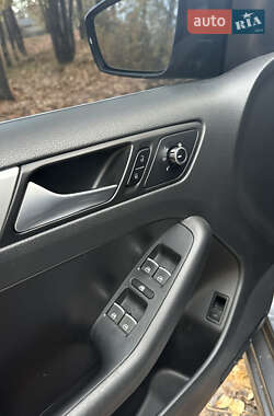 Седан Volkswagen Jetta 2014 в 